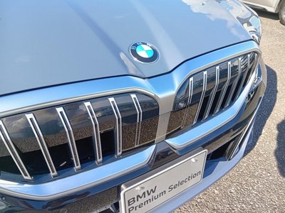 2025 BMW 5 SERIES photo 4