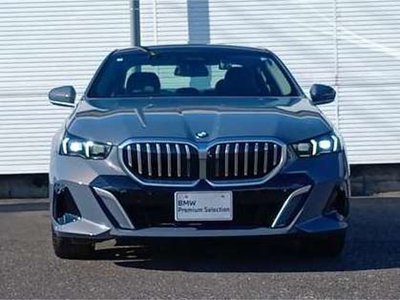 2025 BMW 5 SERIES photo 2