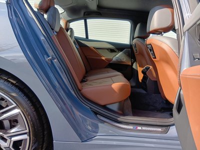 2025 BMW 5 SERIES thumbnail 25