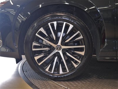 2023 Lexus RZ — миниатюра 17