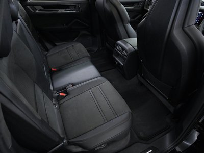 2025 Porsche CAYENNE thumbnail 43