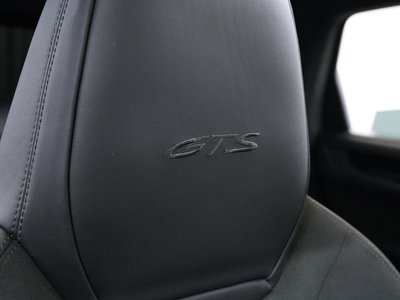 2025 Porsche CAYENNE photo 11