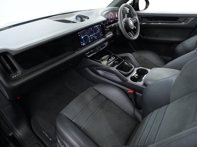 2025 Porsche CAYENNE thumbnail 41