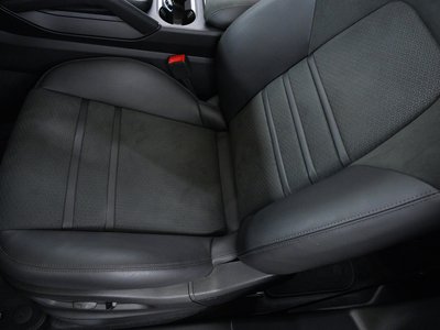 2025 Porsche CAYENNE photo 8