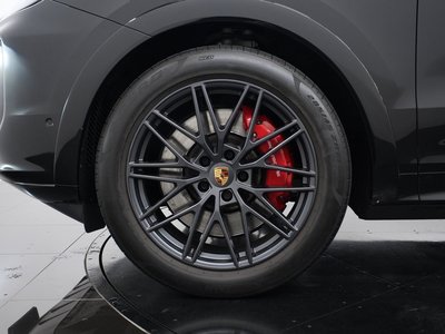 2025 Porsche CAYENNE photo 15