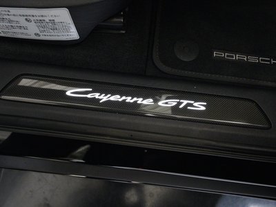2025 Porsche CAYENNE thumbnail 46