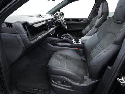 2025 Porsche CAYENNE thumbnail 42