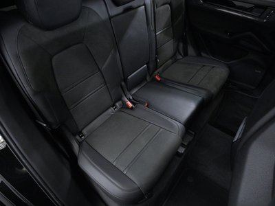 2025 Porsche CAYENNE thumbnail 44