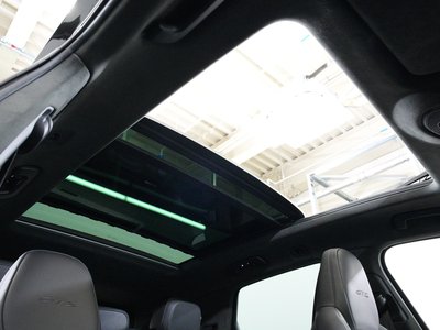 2025 Porsche CAYENNE photo 10