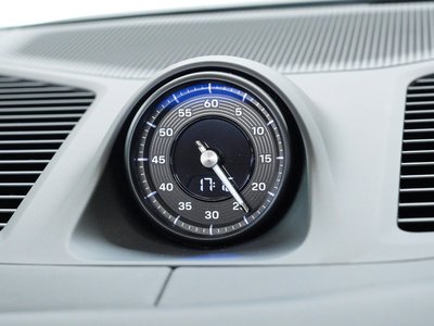 2025 Porsche CAYENNE photo 9
