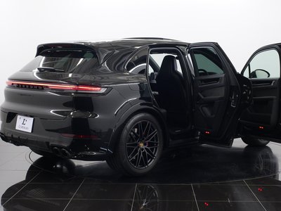 2025 Porsche CAYENNE thumbnail 25
