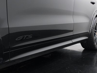 2025 Porsche CAYENNE thumbnail 28