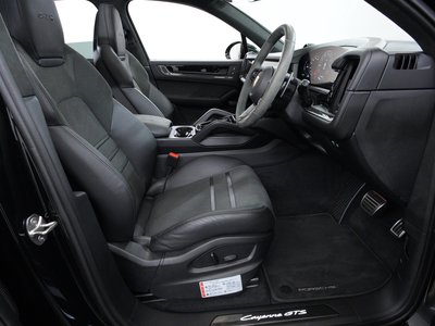 2025 Porsche CAYENNE thumbnail 37