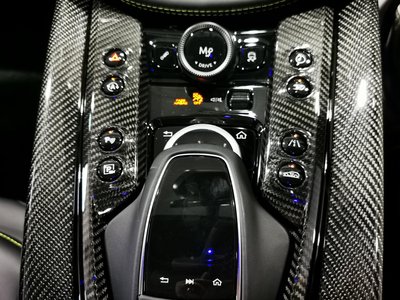 2026 Aston Martin DBX — миниатюра 50
