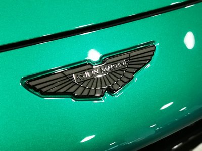 2026 Aston Martin DBX — миниатюра 9
