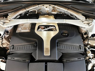 2026 Aston Martin DBX — миниатюра 25