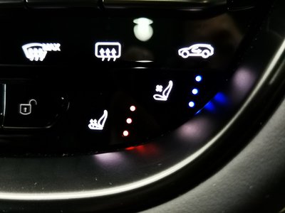 2026 Aston Martin DBX — миниатюра 53
