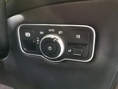 2026 Aston Martin DBX — миниатюра 36