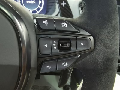 2026 Aston Martin DBX — миниатюра 39