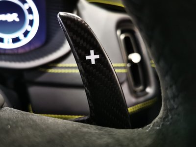 2026 Aston Martin DBX — миниатюра 37