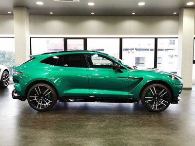 2026 Aston Martin DBX — миниатюра 18