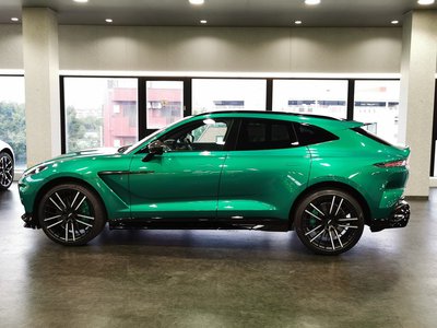 2026 Aston Martin DBX — миниатюра 17