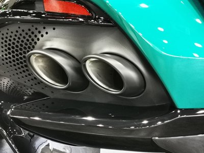 2026 Aston Martin DBX — миниатюра 23