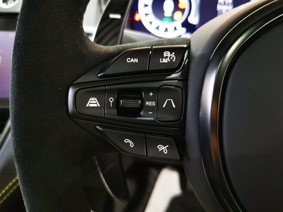 2026 Aston Martin DBX — миниатюра 38