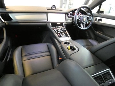 2017 Porsche PANAMERA photo 7