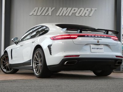 2017 Porsche PANAMERA photo 2