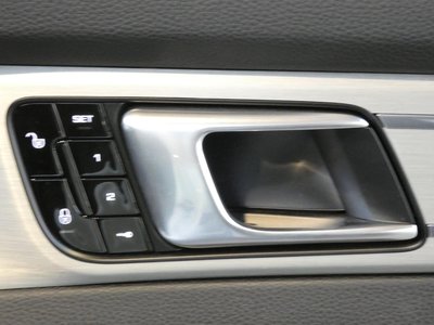 2017 Porsche PANAMERA photo 11