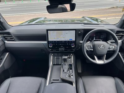 2025 Lexus GX photo 25