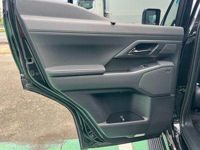 2025 Lexus GX photo 38