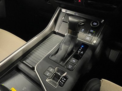 2025 Lexus GX thumbnail 30