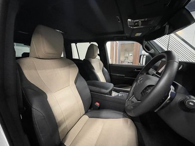 2025 Lexus GX thumbnail 33