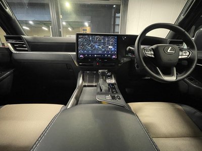 2025 Lexus GX photo 13