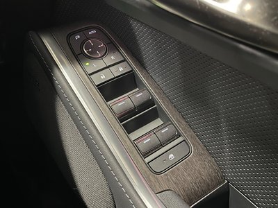 2025 Lexus GX thumbnail 32