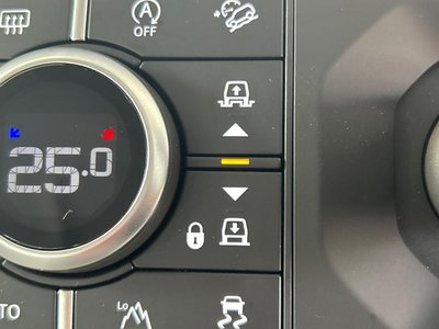 2025 LAND Rover DEFENDER — миниатюра 8