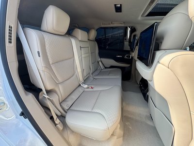 صورة 47 لـ 2025 Toyota LAND CRUISER 300