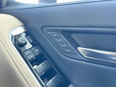 صورة 76 لـ 2025 Toyota LAND CRUISER 300