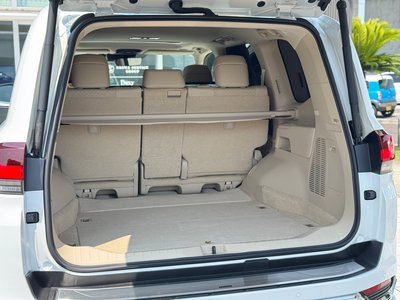 صورة 42 لـ 2025 Toyota LAND CRUISER 300