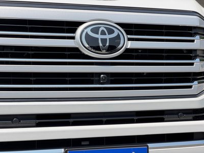 صورة 18 لـ 2025 Toyota LAND CRUISER 300