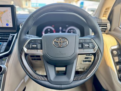 صورة 56 لـ 2025 Toyota LAND CRUISER 300