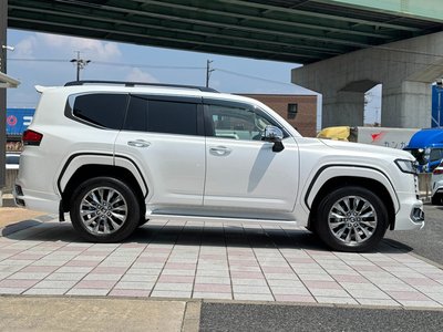 صورة 29 لـ 2025 Toyota LAND CRUISER 300