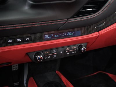 صورة 26 لـ 2021 Ferrari F8 SPIDER