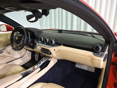 2014 Ferrari F12 BERLINETTA — миниатюра 23