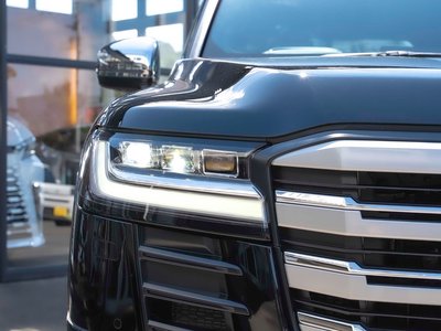 2025 Toyota LAND CRUISER 300 thumbnail 33