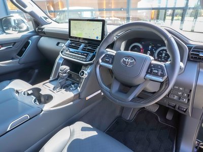 2025 Toyota LAND CRUISER 300 thumbnail 57