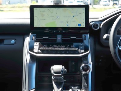 2025 Toyota LAND CRUISER 300 photo 9
