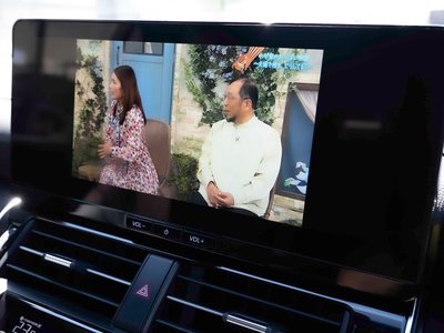 2025 Toyota LAND CRUISER 300 photo 12